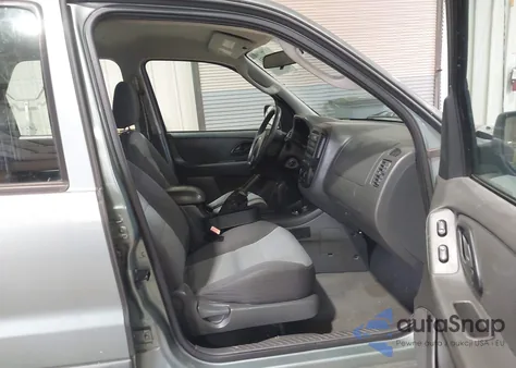 2005 Ford Escape Xls z USA, uszkodzony, nr VIN 1FMYU02Z95KB12256